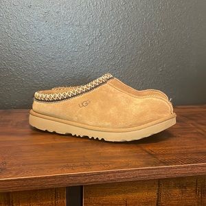 Kids Tasmin ugg slippers.